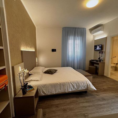 Hotel Etna Каорле Экстерьер фото