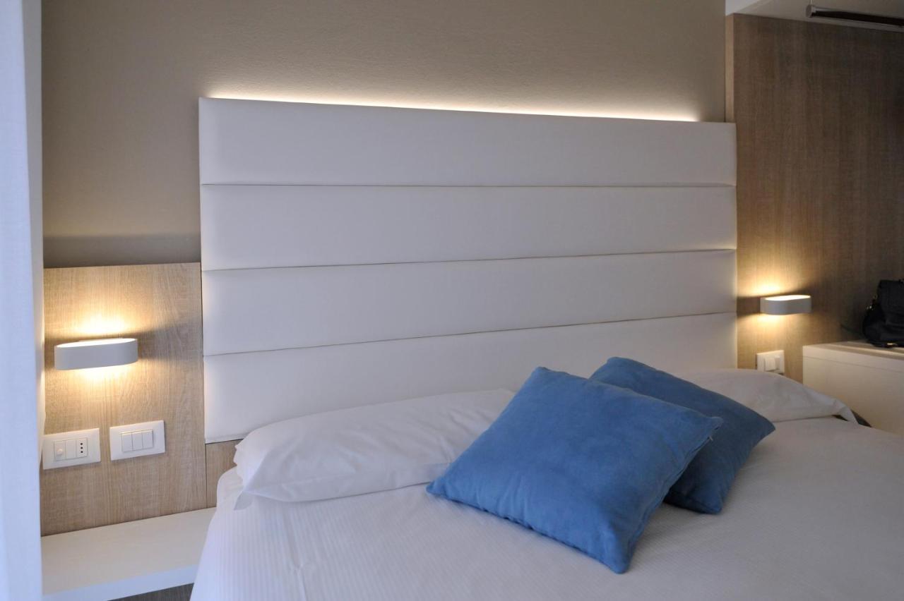 Hotel Etna Каорле Экстерьер фото