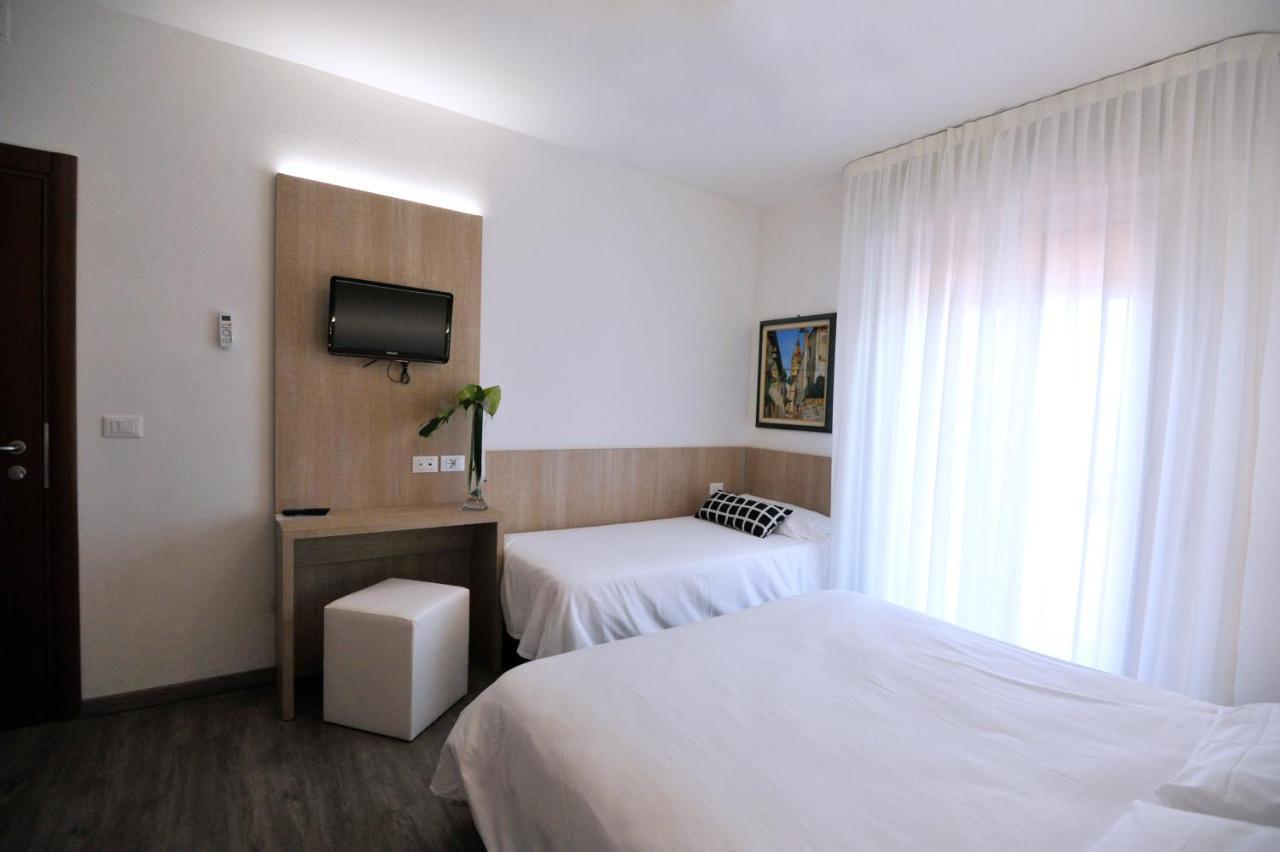 Hotel Etna Каорле Экстерьер фото