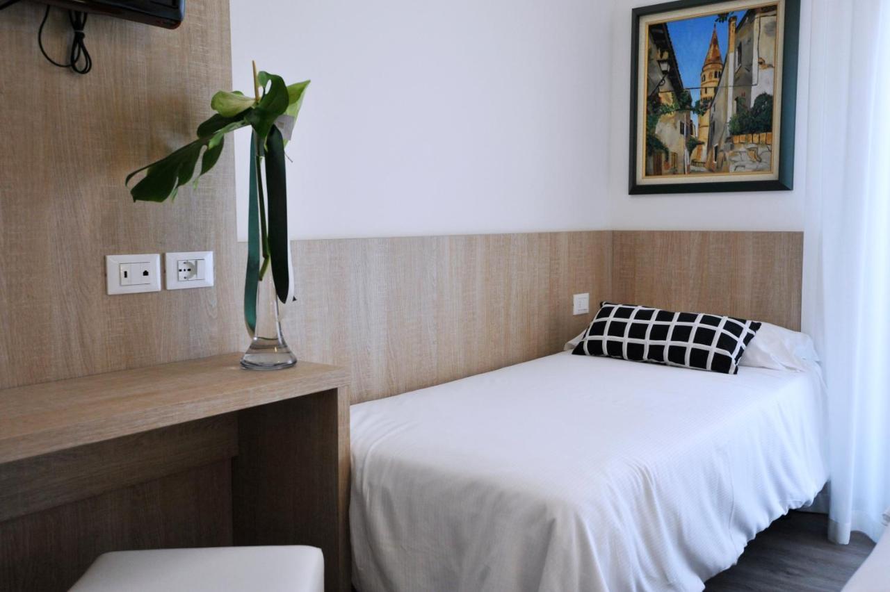 Hotel Etna Каорле Экстерьер фото