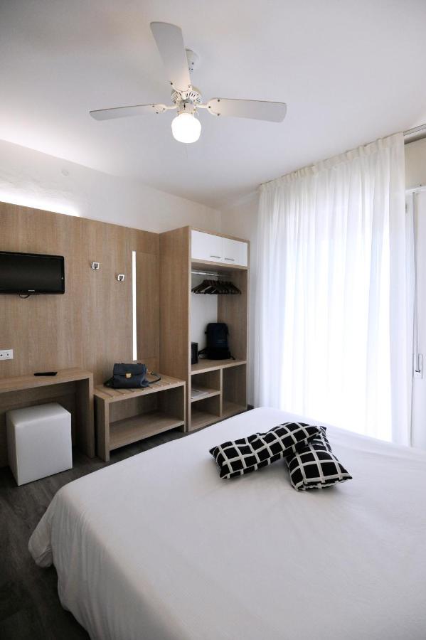 Hotel Etna Каорле Экстерьер фото