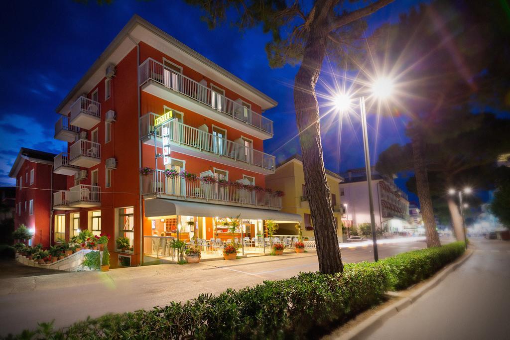 Hotel Etna Каорле Экстерьер фото