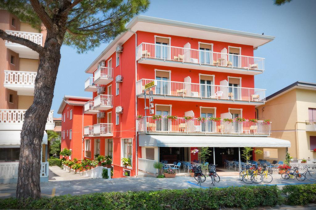 Hotel Etna Каорле Экстерьер фото