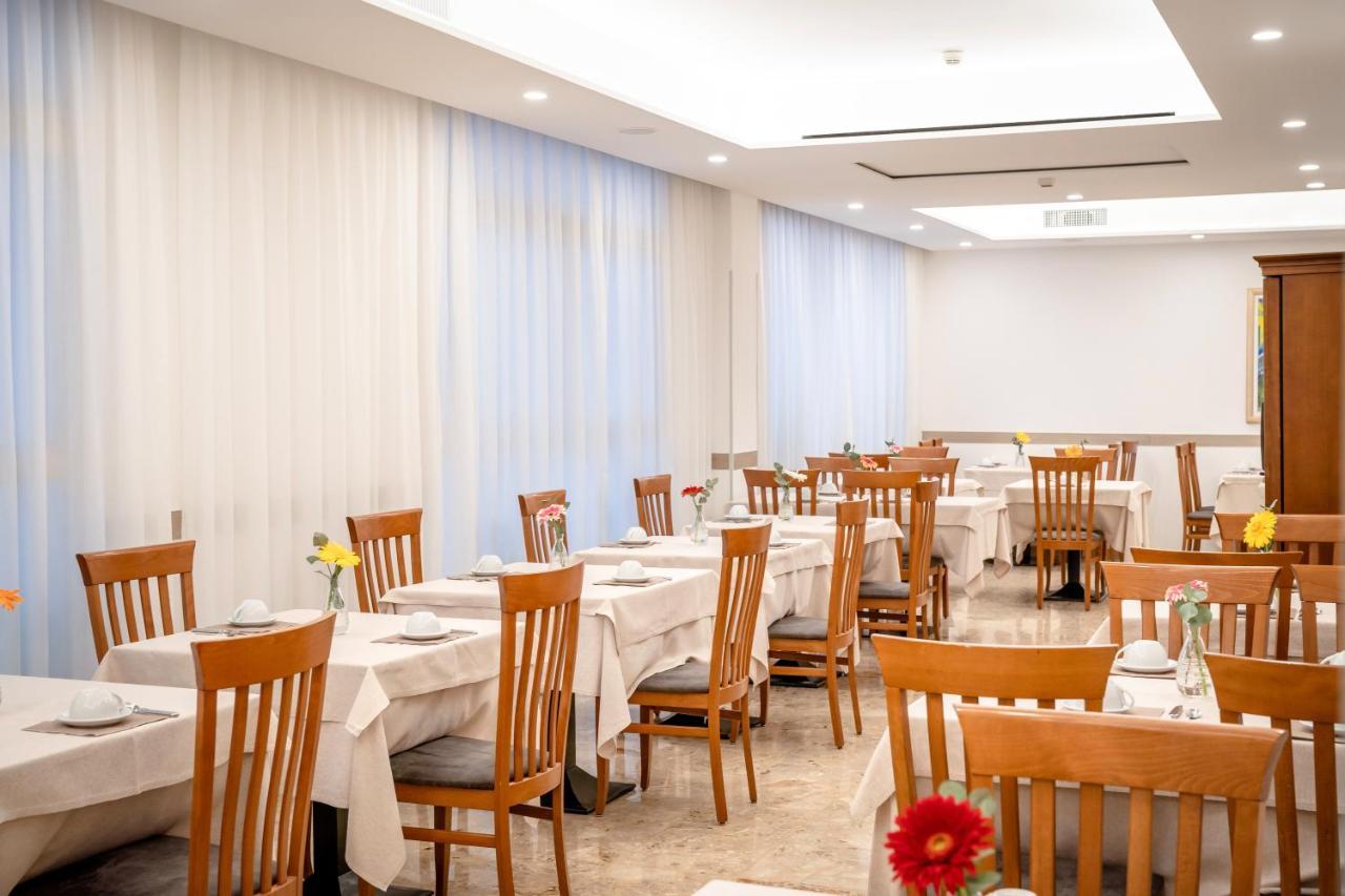 Hotel Etna Каорле Экстерьер фото