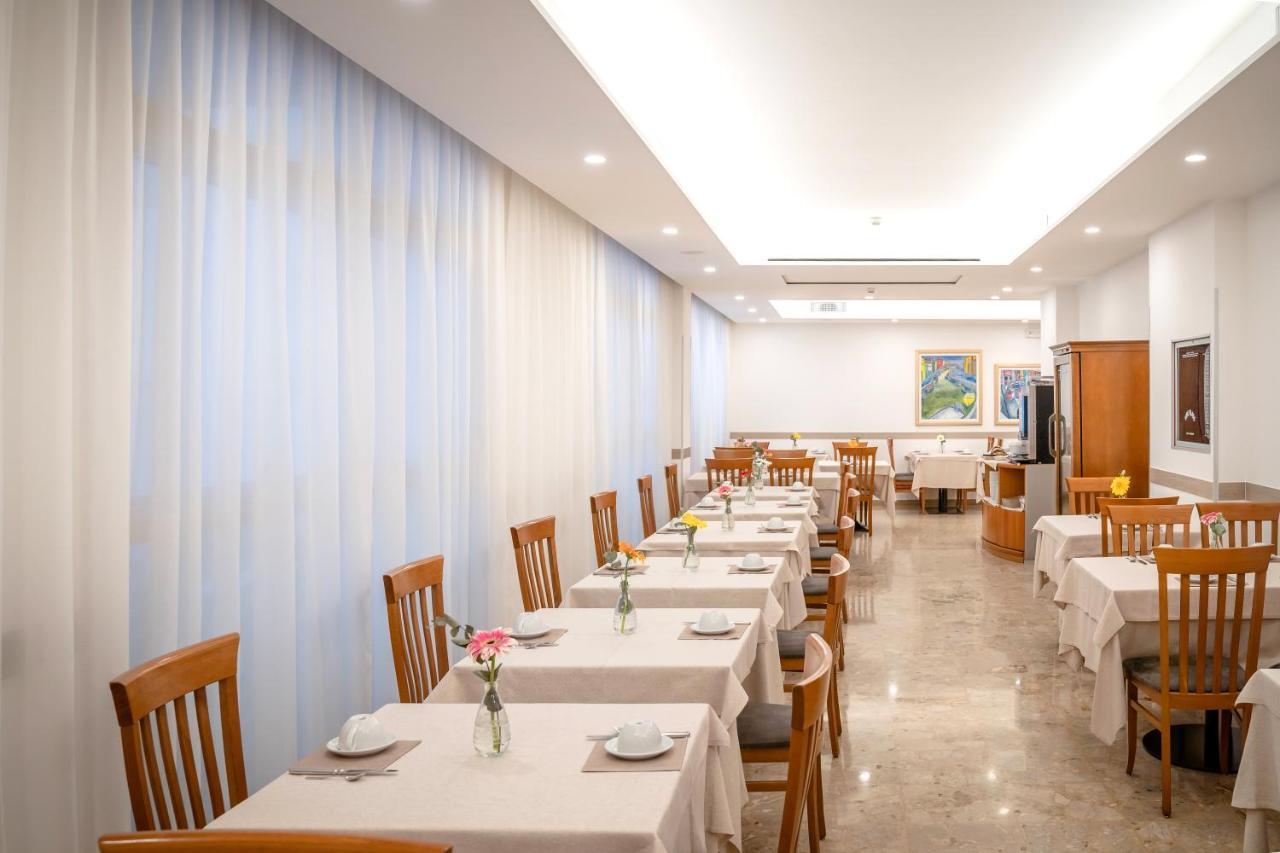 Hotel Etna Каорле Экстерьер фото