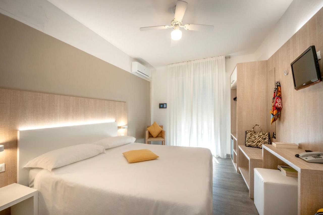 Hotel Etna Каорле Экстерьер фото