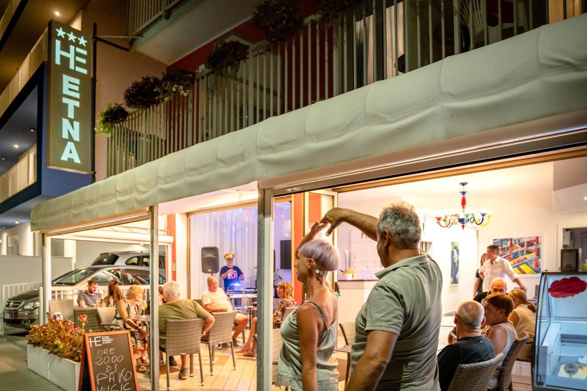 Hotel Etna Каорле Экстерьер фото