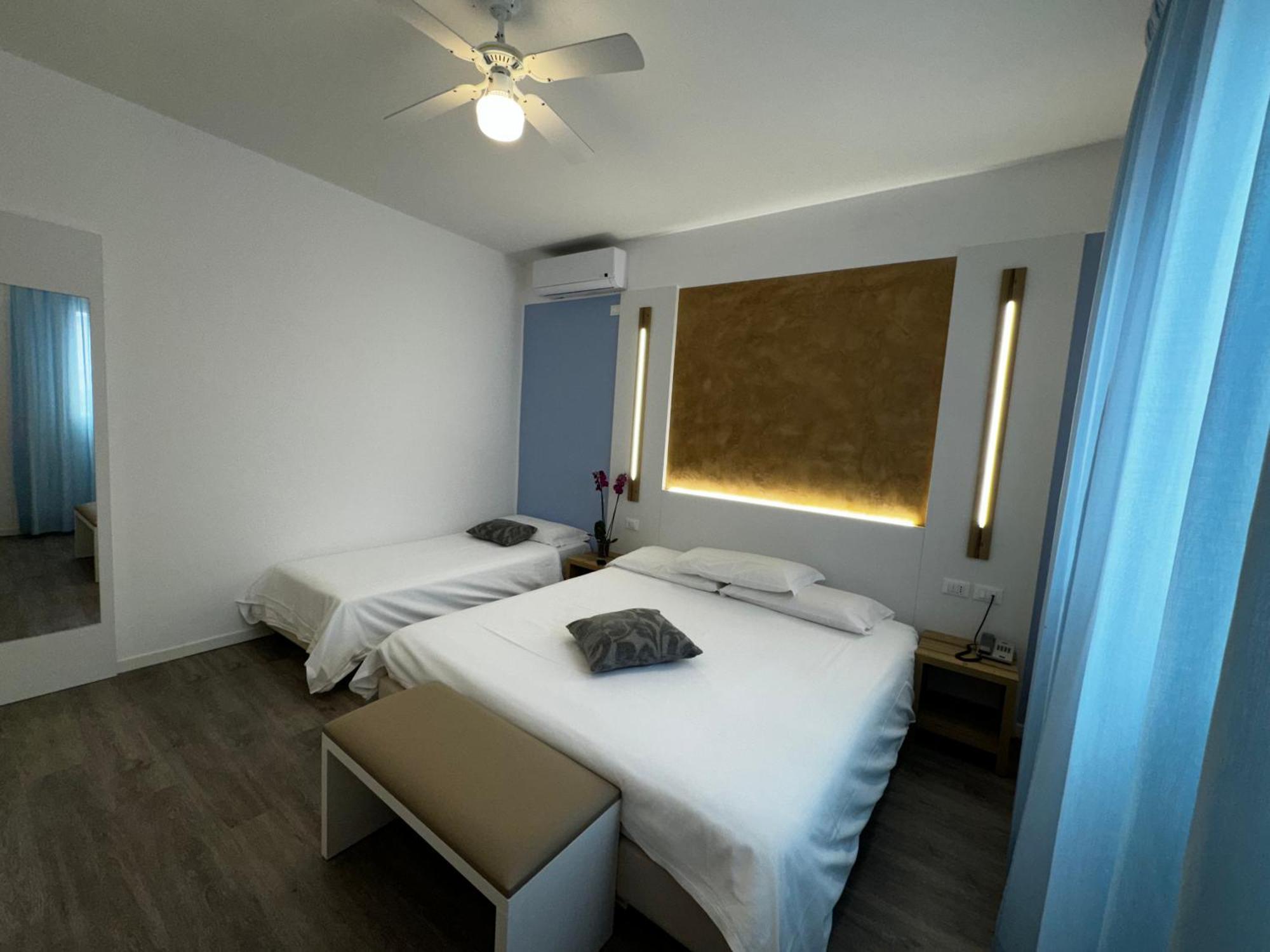Hotel Etna Каорле Экстерьер фото