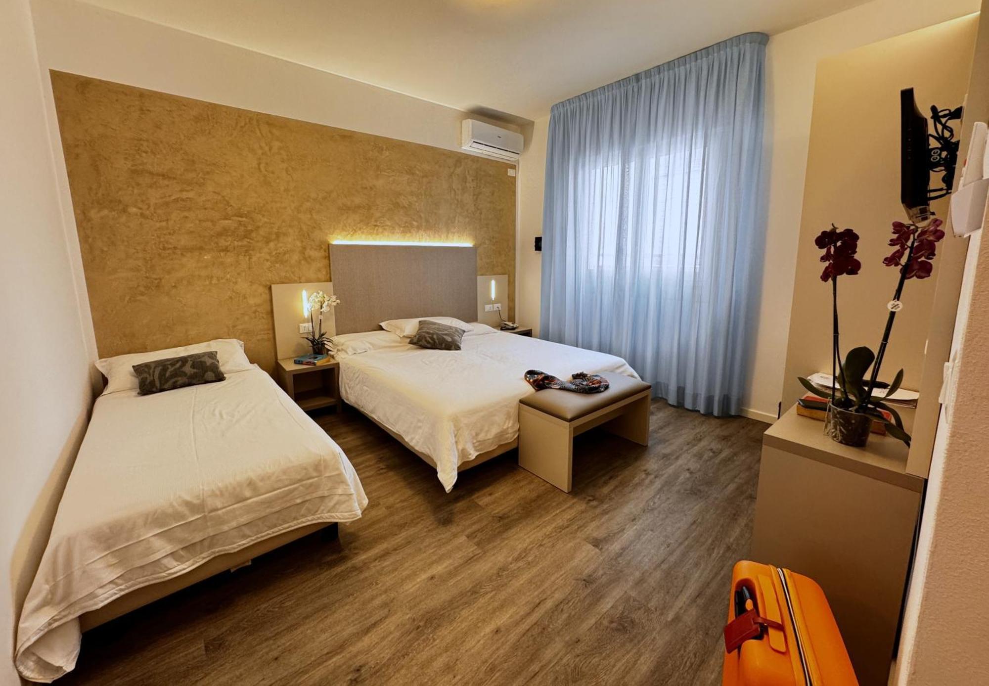 Hotel Etna Каорле Экстерьер фото