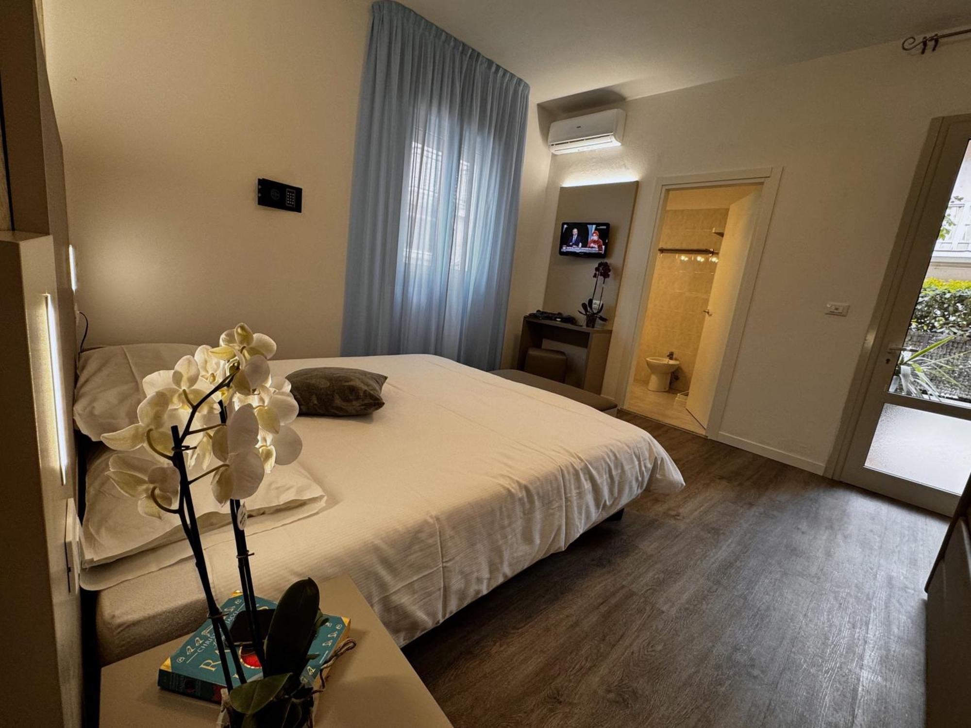 Hotel Etna Каорле Экстерьер фото