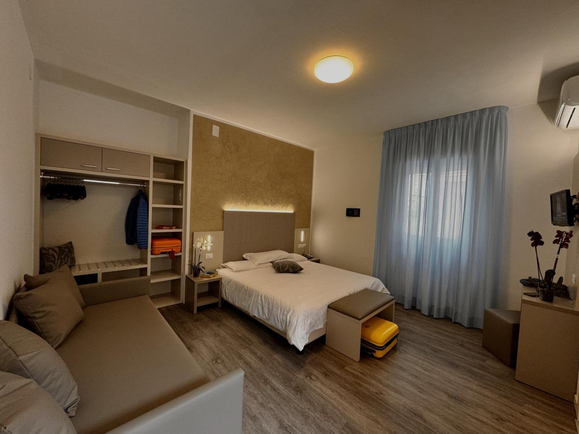Hotel Etna Каорле Экстерьер фото