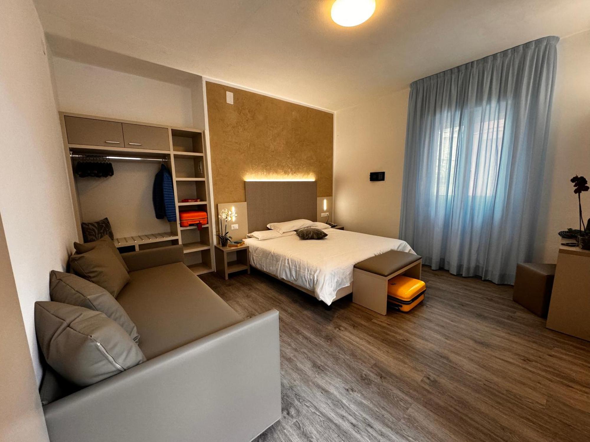 Hotel Etna Каорле Экстерьер фото
