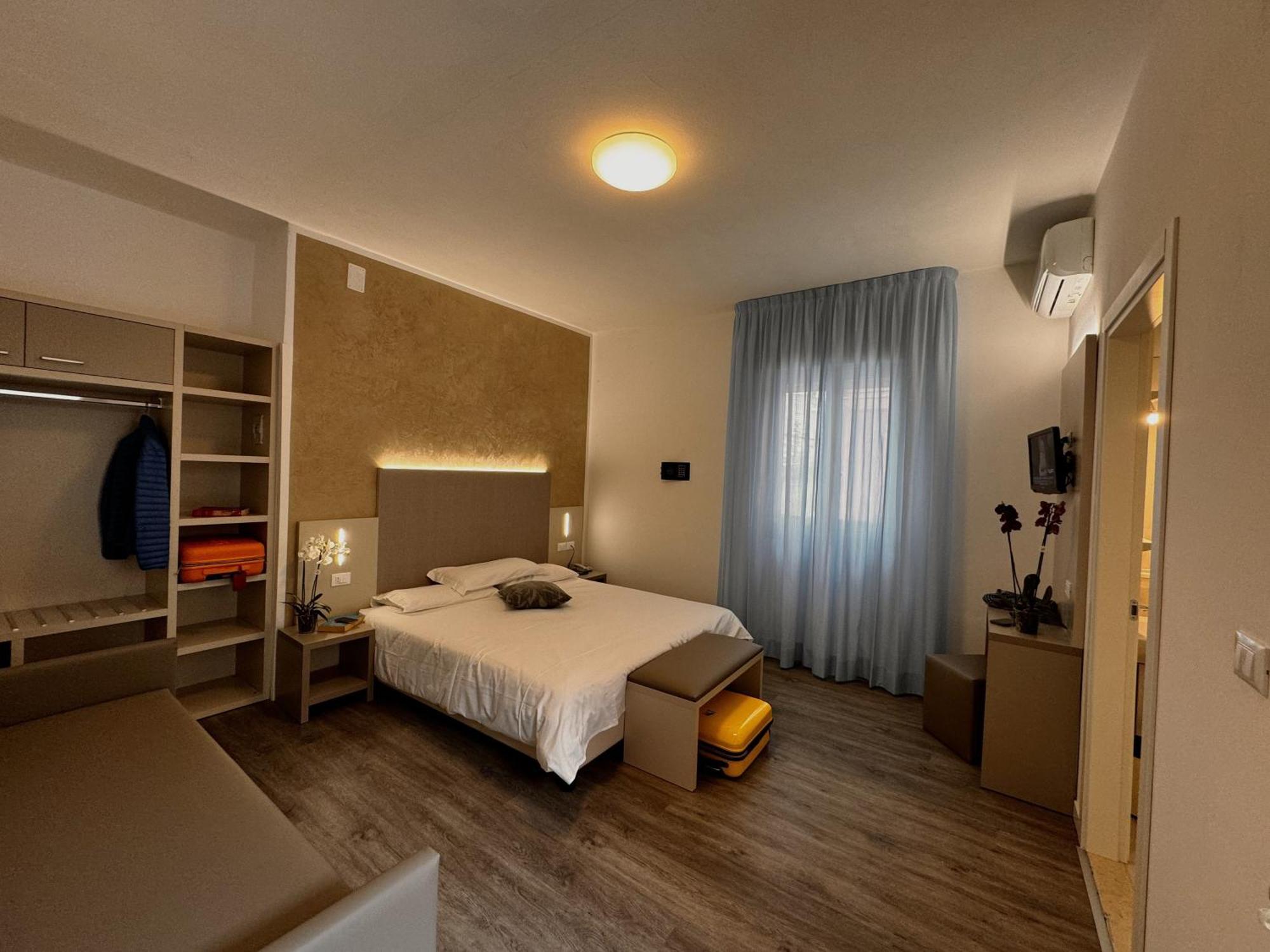 Hotel Etna Каорле Экстерьер фото