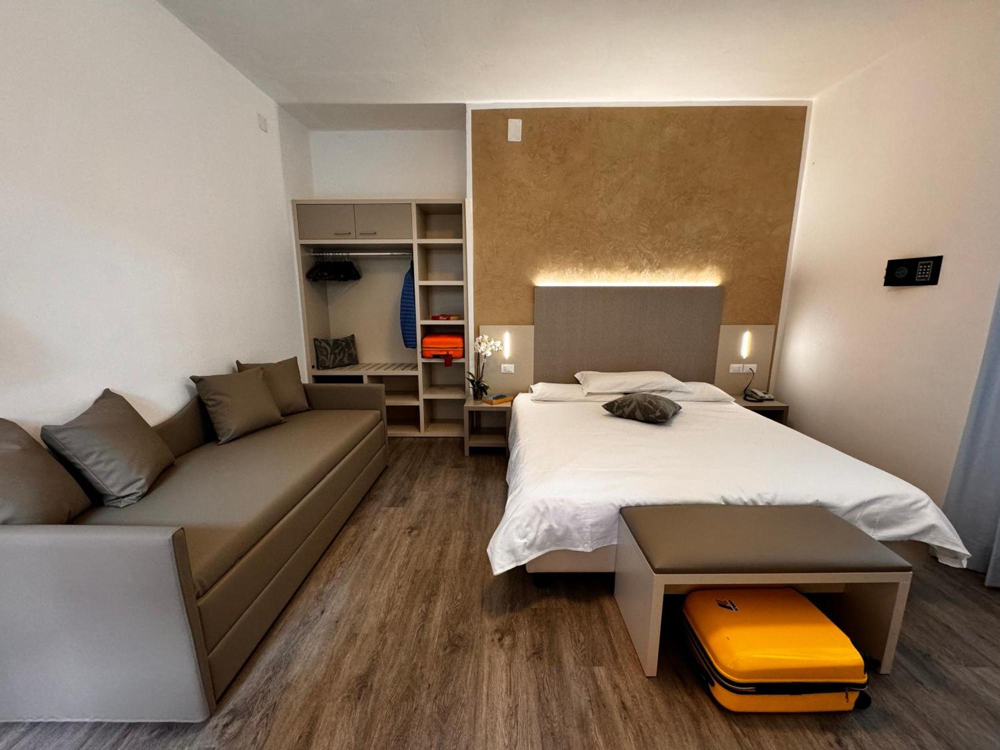 Hotel Etna Каорле Экстерьер фото