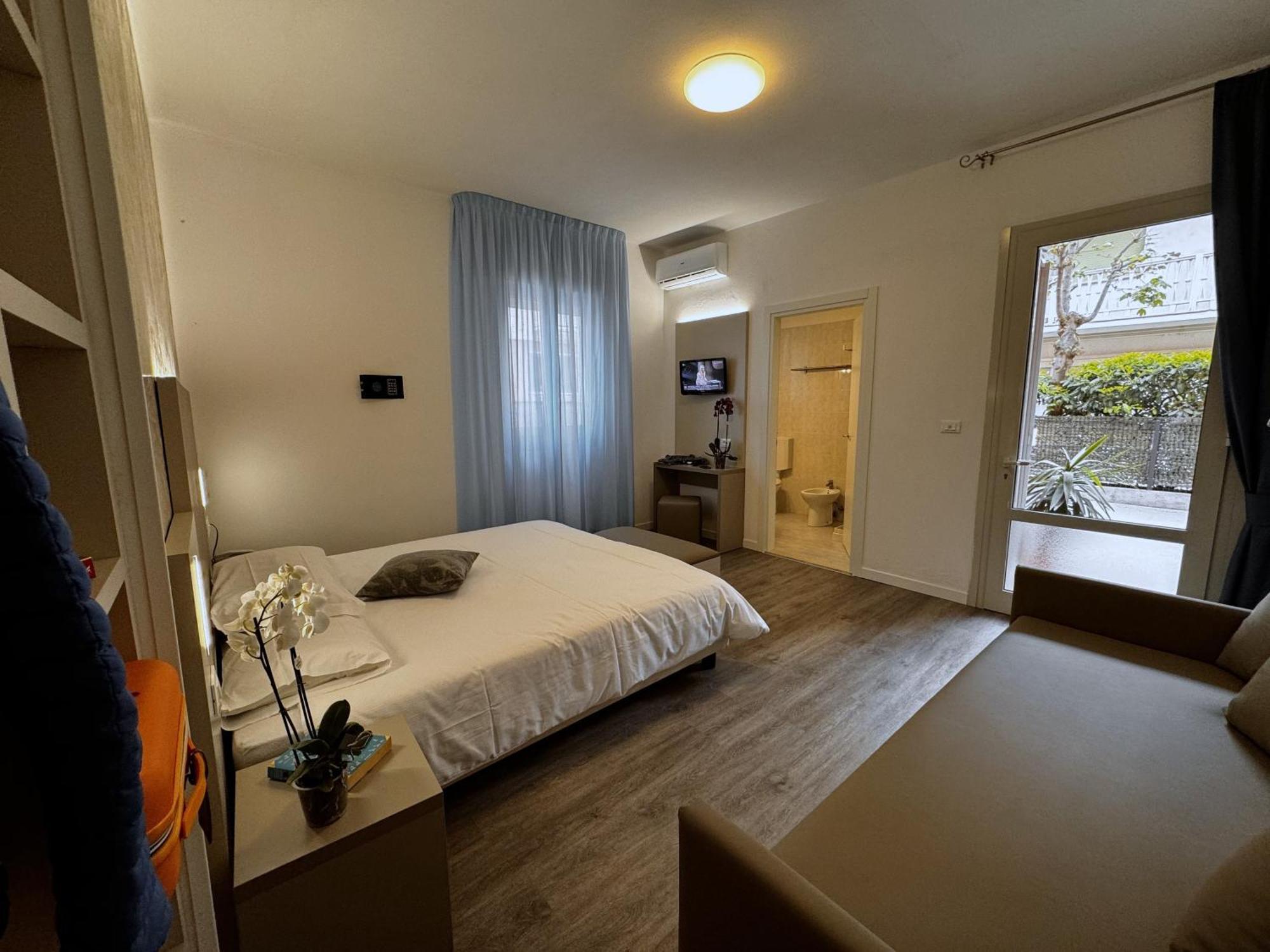 Hotel Etna Каорле Экстерьер фото
