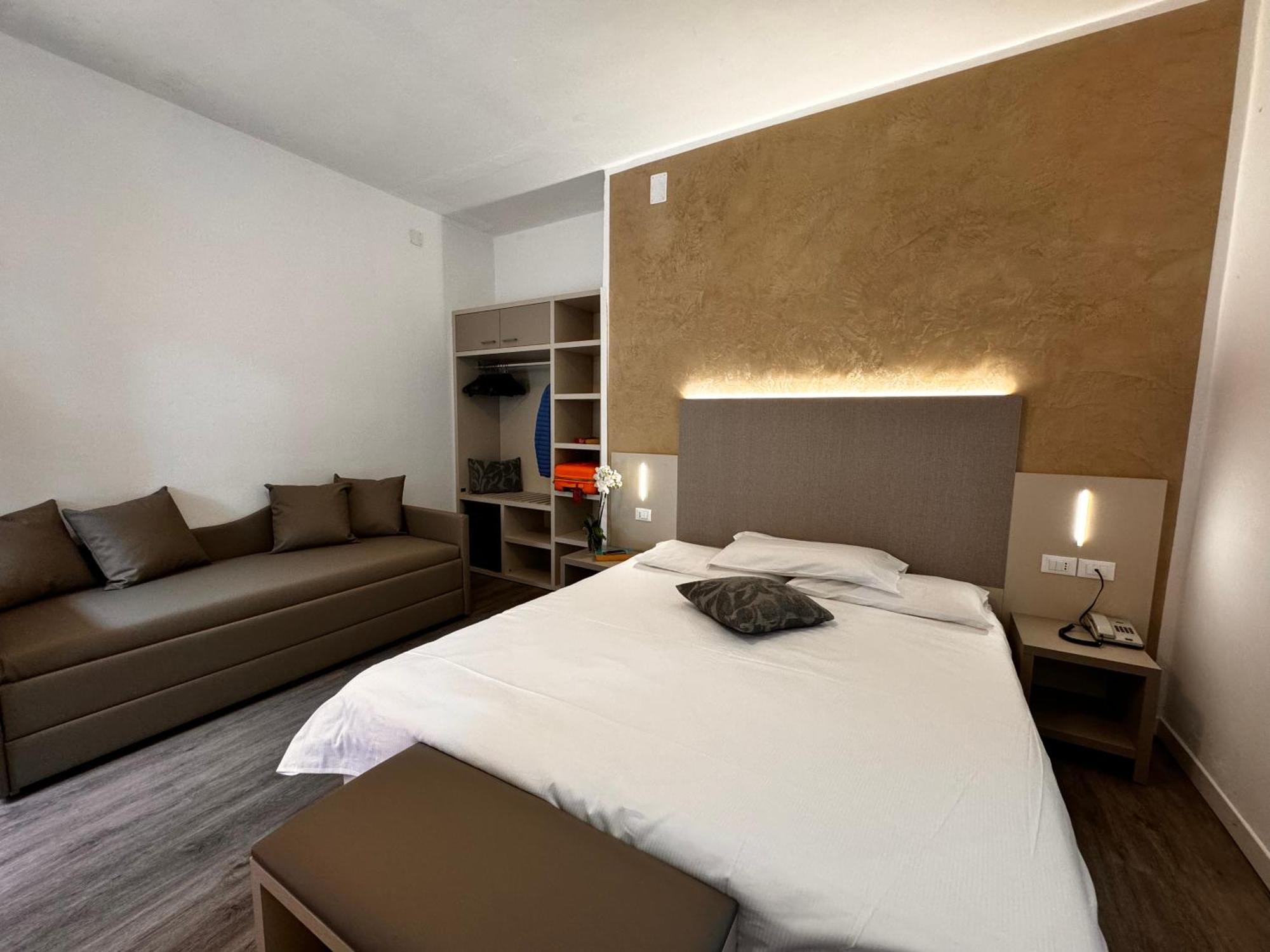 Hotel Etna Каорле Экстерьер фото