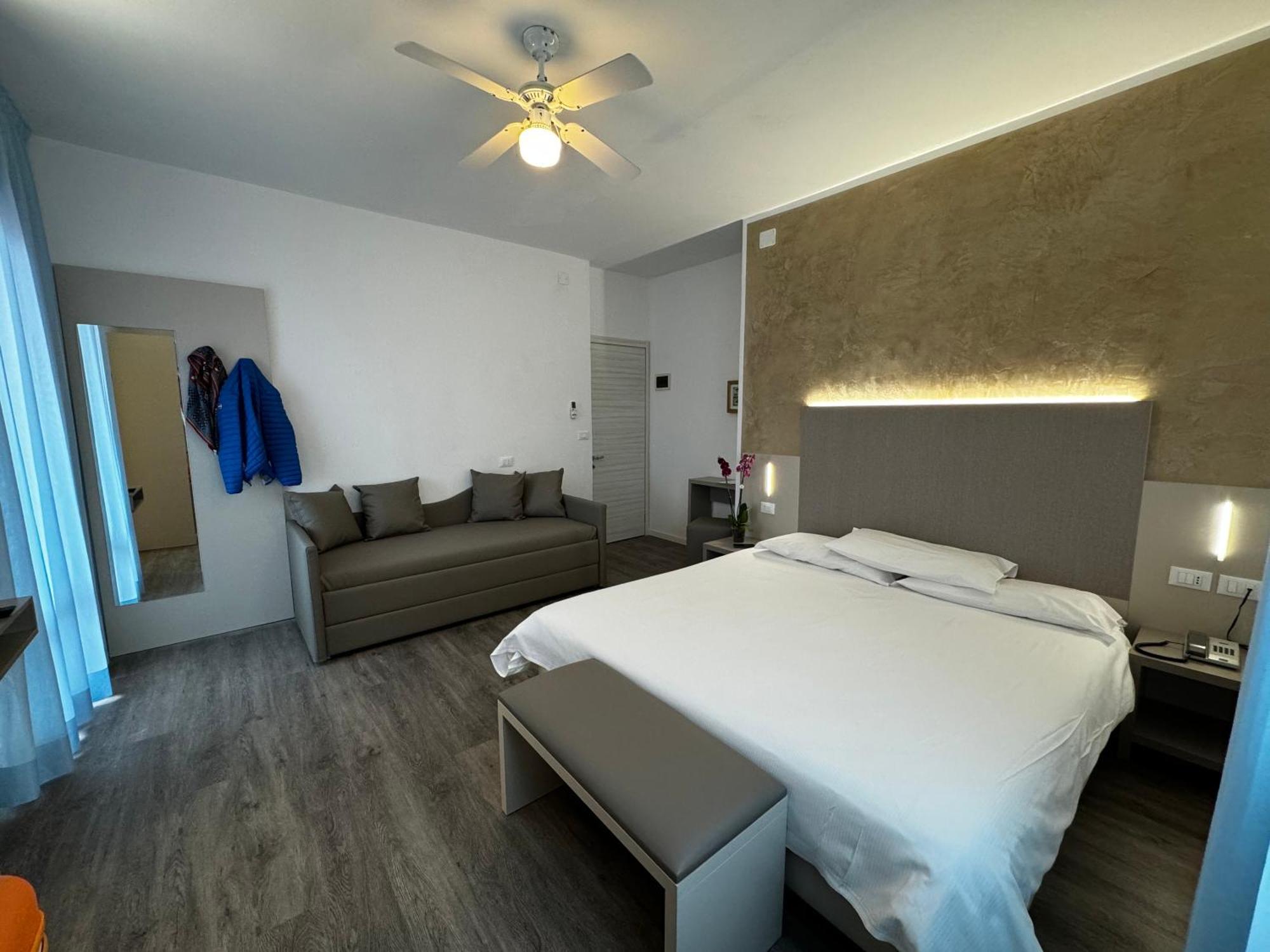 Hotel Etna Каорле Экстерьер фото