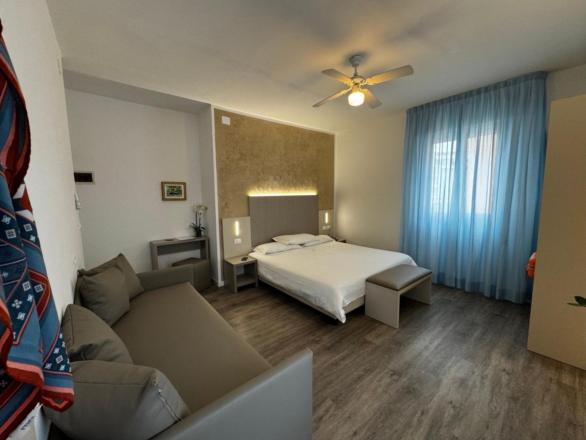 Hotel Etna Каорле Экстерьер фото
